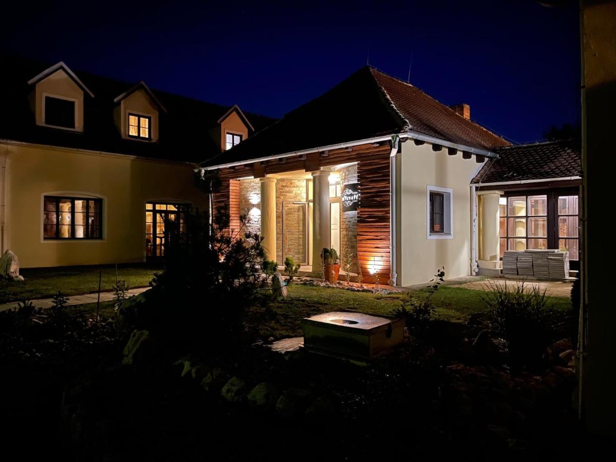 Hotel Veveří Veverska Bityska Exterior foto