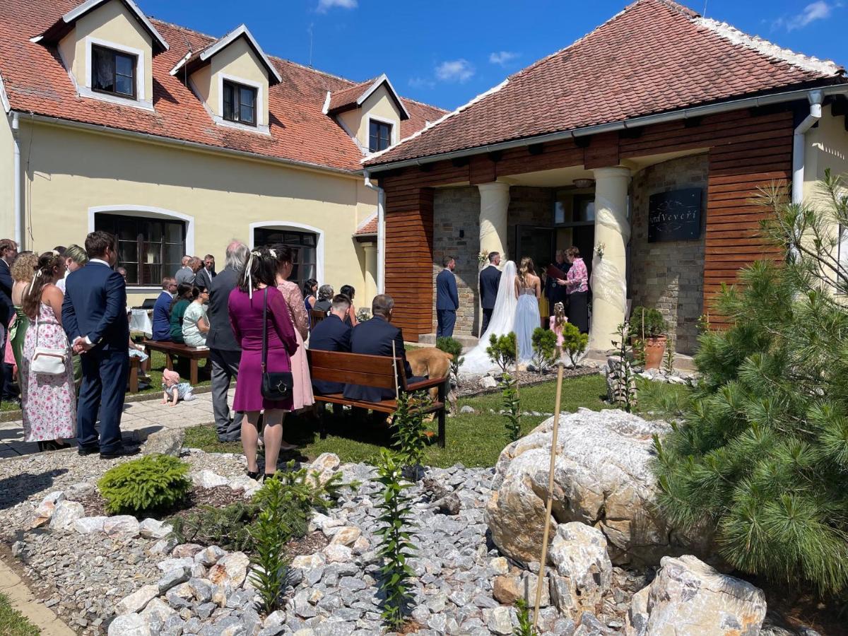 Hotel Veveří Veverska Bityska Exterior foto