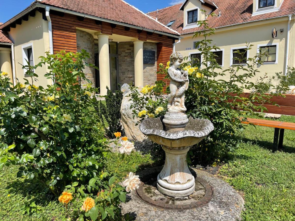 Hotel Veveří Veverska Bityska Exterior foto